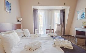 Holiday Beach Budapest Hotel